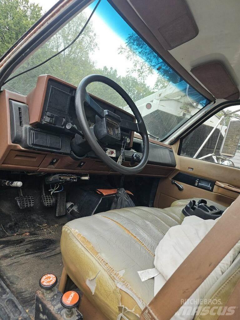 GMC C6000 Грузовики-Щеповозы