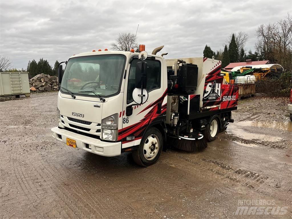 Isuzu NPR Вакуумные уборочные машины