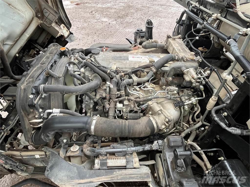 Isuzu NPR Вакуумные уборочные машины