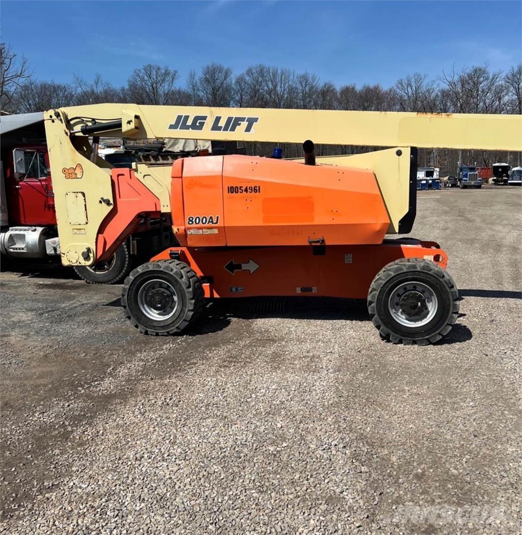 JLG 800 AJ Вертикальные мачтовые подъемники