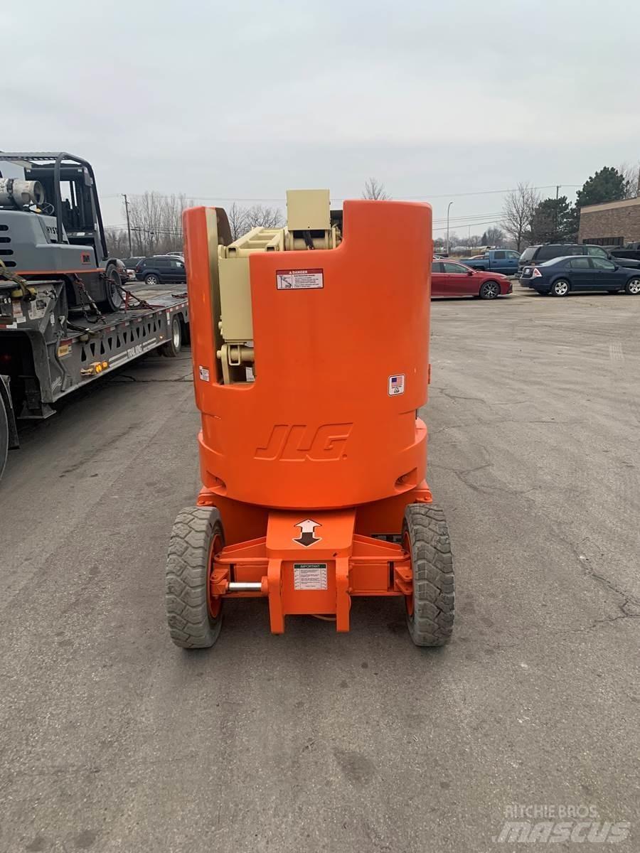 JLG E300AJ Вертикальные мачтовые подъемники
