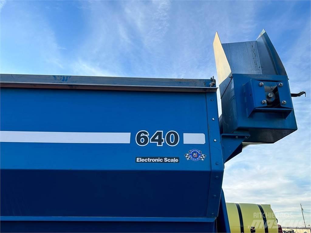Kinze 640 Прицепы перегрузчики зерна