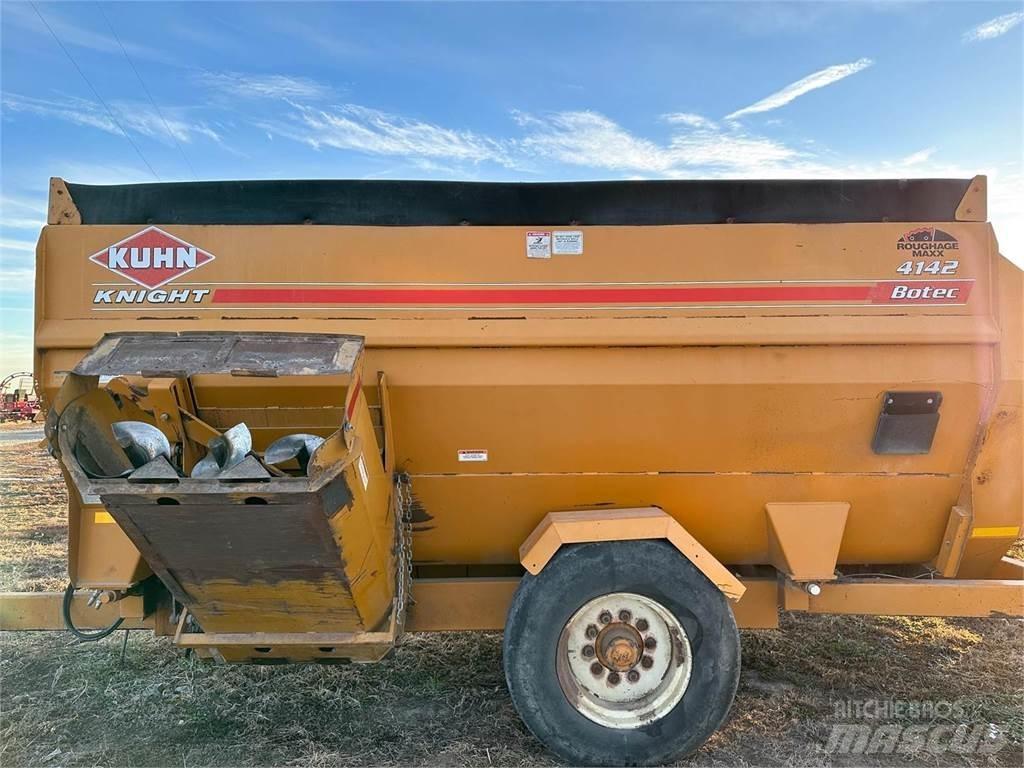 Kuhn 4142 Кормораздатчики