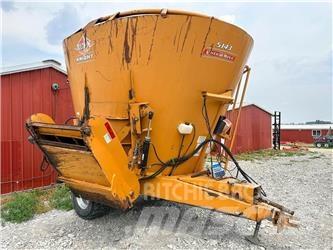 Kuhn 5143 Кормораздатчики