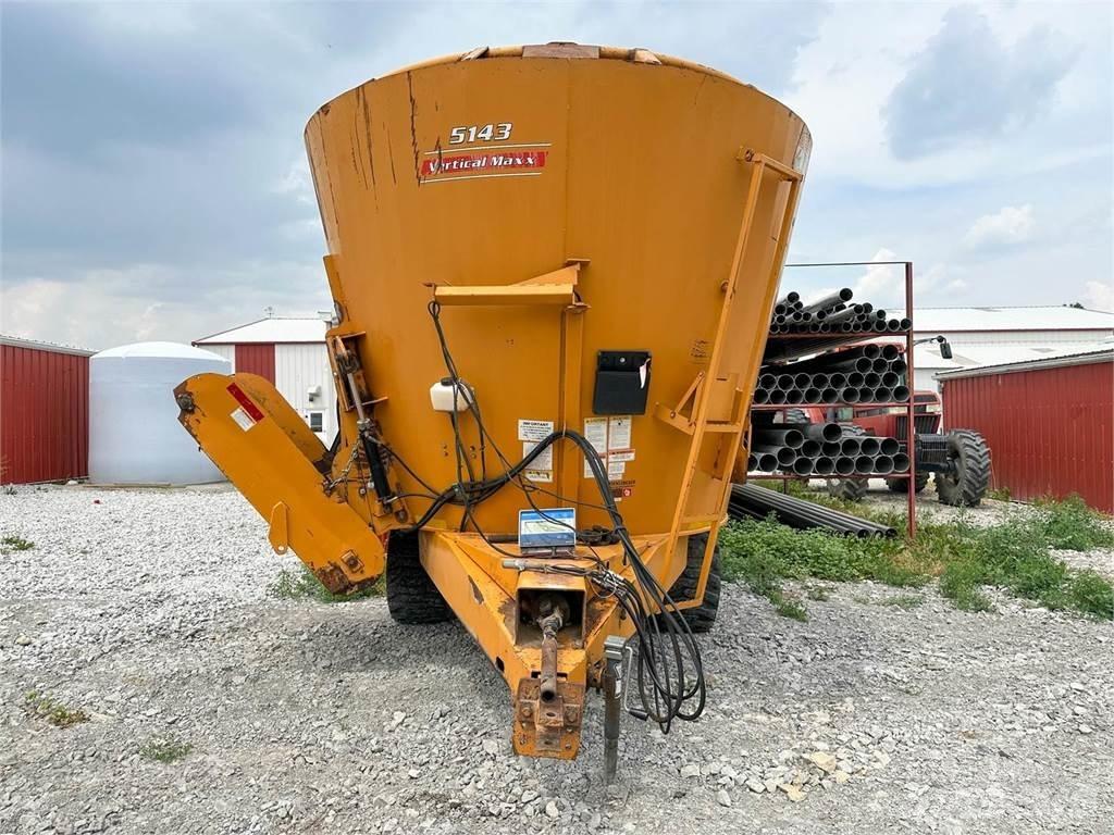 Kuhn 5143 Кормораздатчики