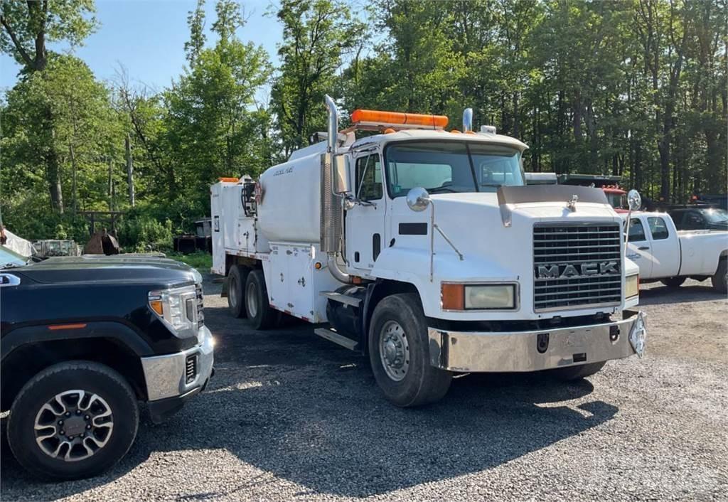 Mack CH613 Грузовики-цистерны