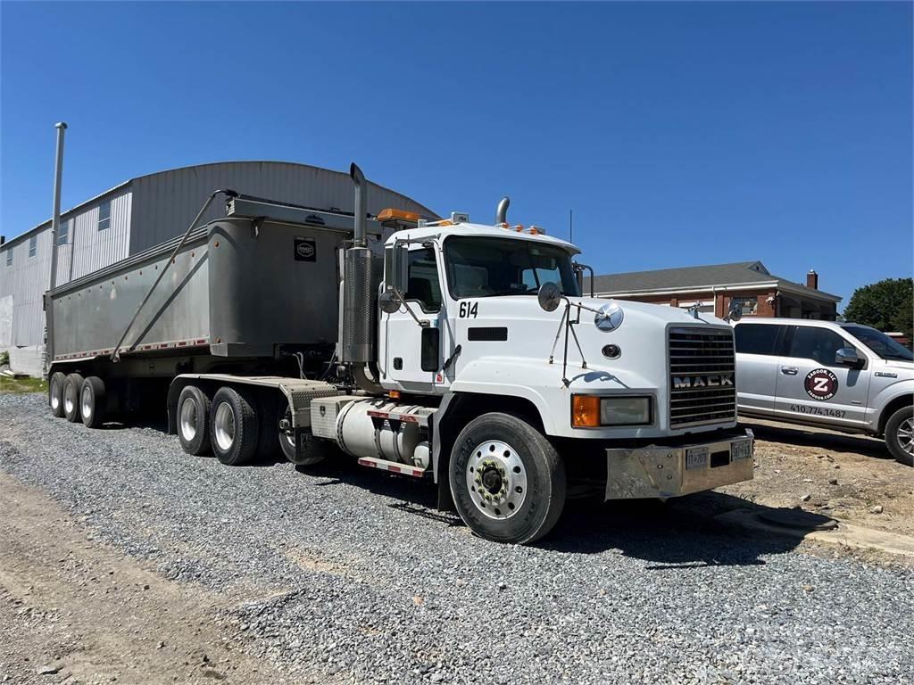 Mack CL733 Специальные грузовики