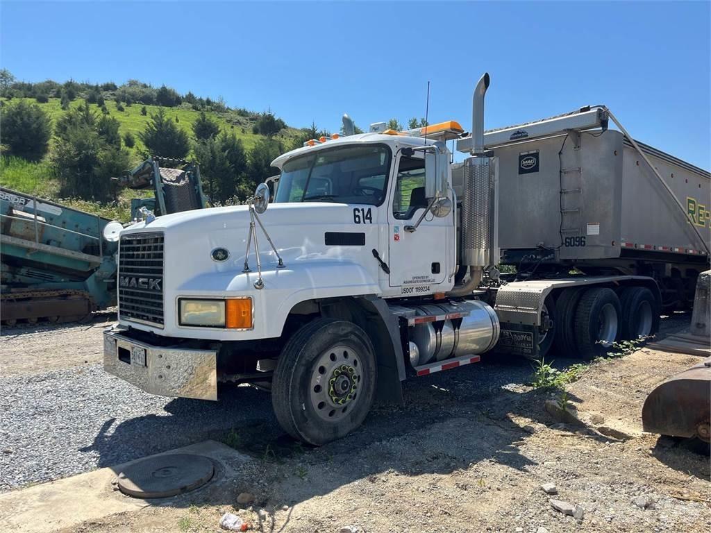 Mack CL733 Специальные грузовики