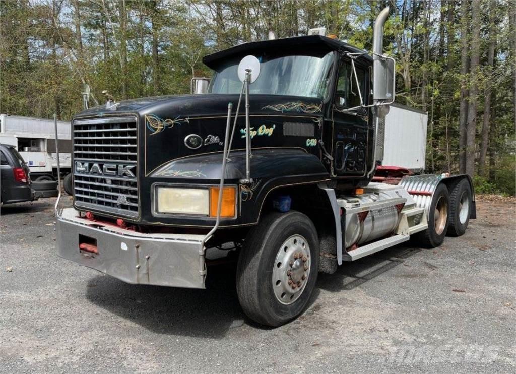 Mack CL733 Седельные тягачи