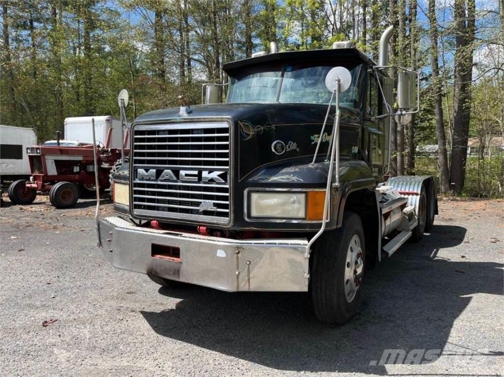 Mack CL733 Седельные тягачи
