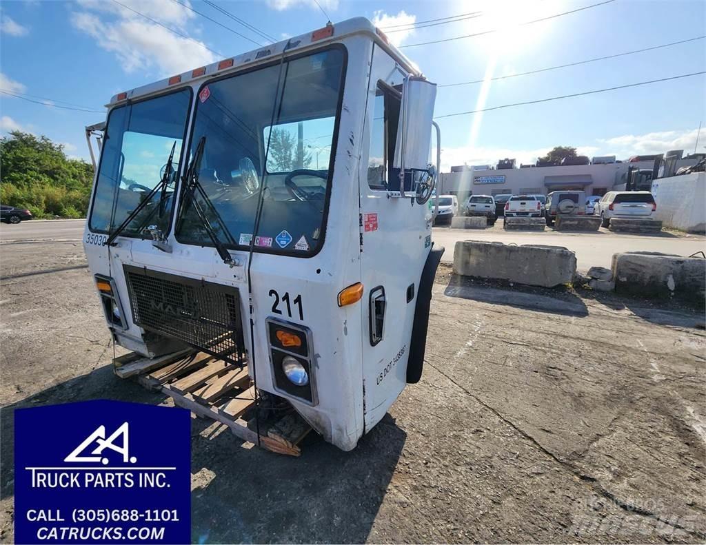 Mack LE613 Коммерческий транспорт - Другие