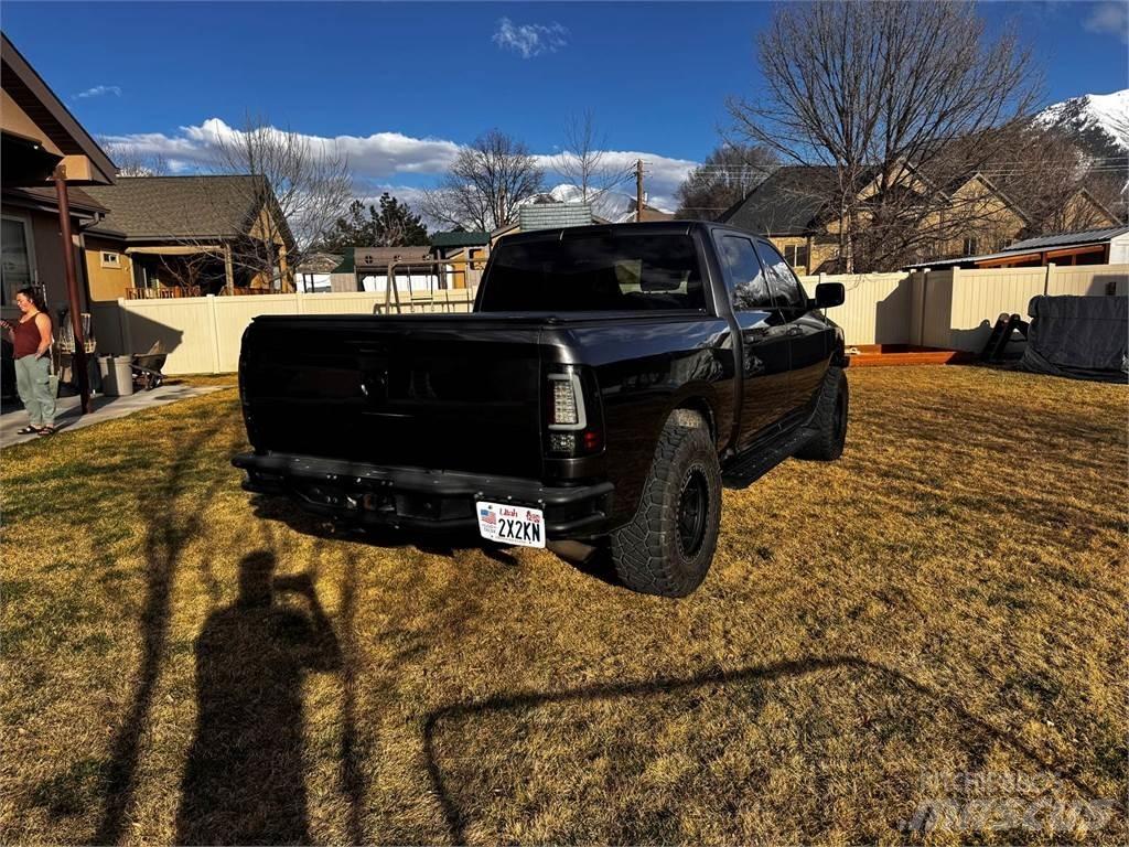 RAM 1500 Бортовые фургоны