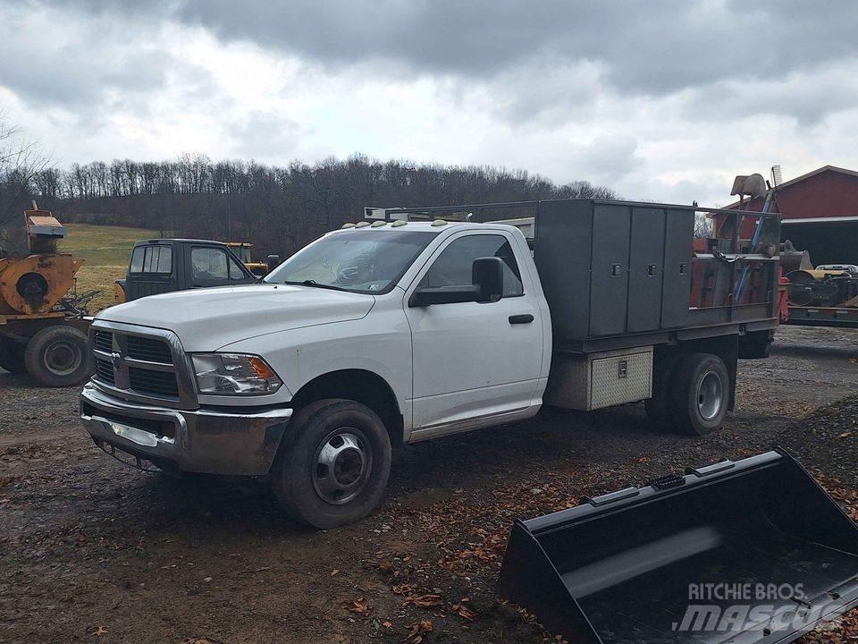 RAM 3500 Бортовые фургоны