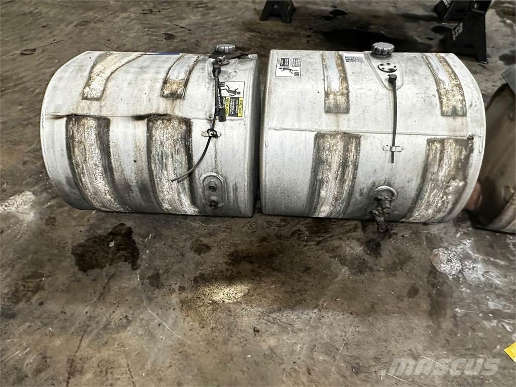 Volvo VNL Грузовики-цистерны