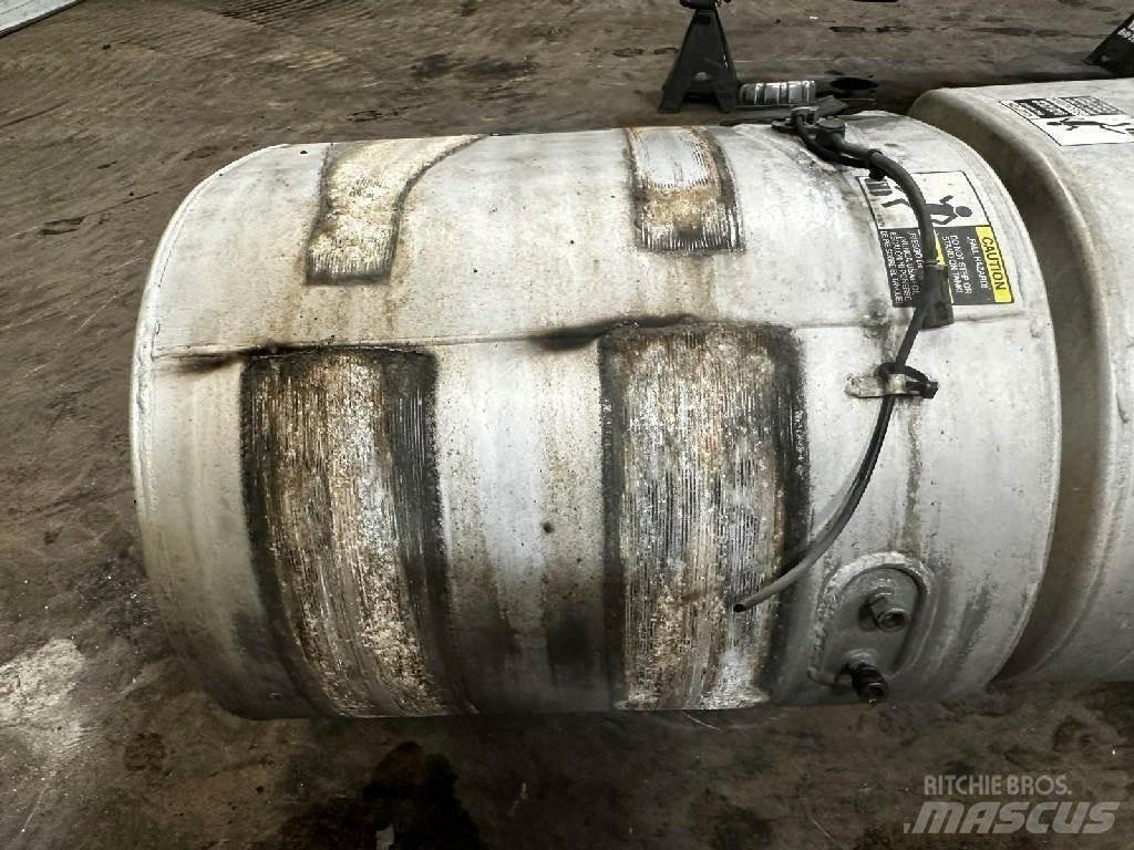 Volvo VNL Грузовики-цистерны