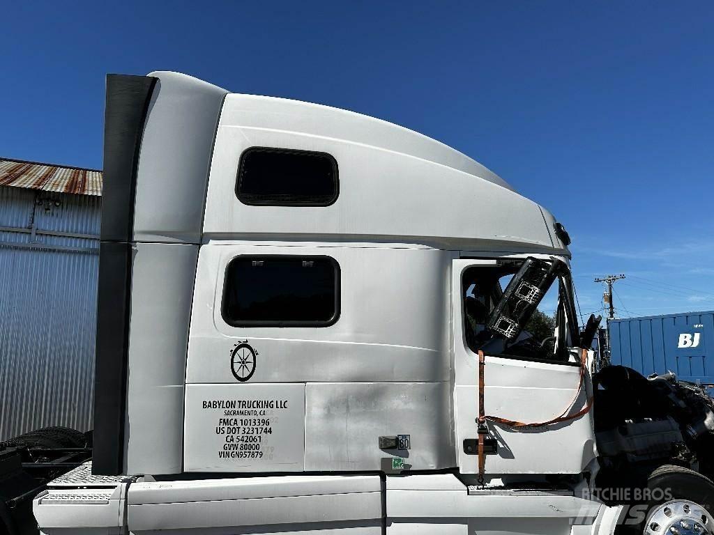 Volvo VNL Коммерческий транспорт - Другие
