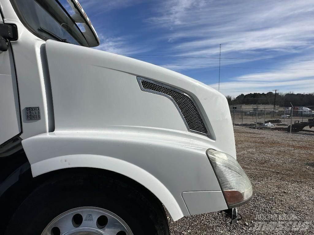 Volvo VNL Коммерческий транспорт - Другие