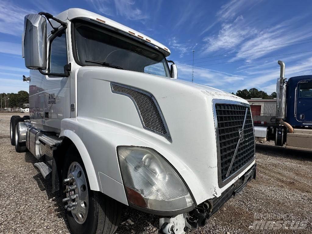 Volvo VNL Коммерческий транспорт - Другие