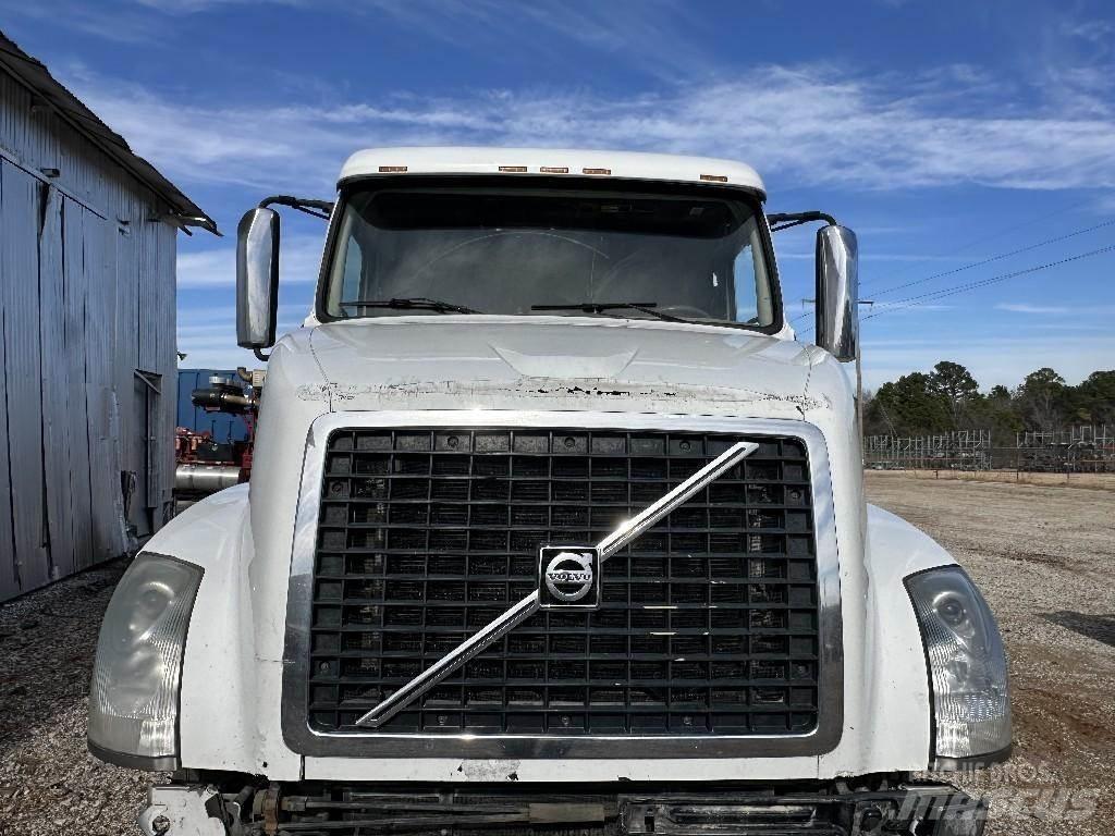 Volvo VNL Коммерческий транспорт - Другие