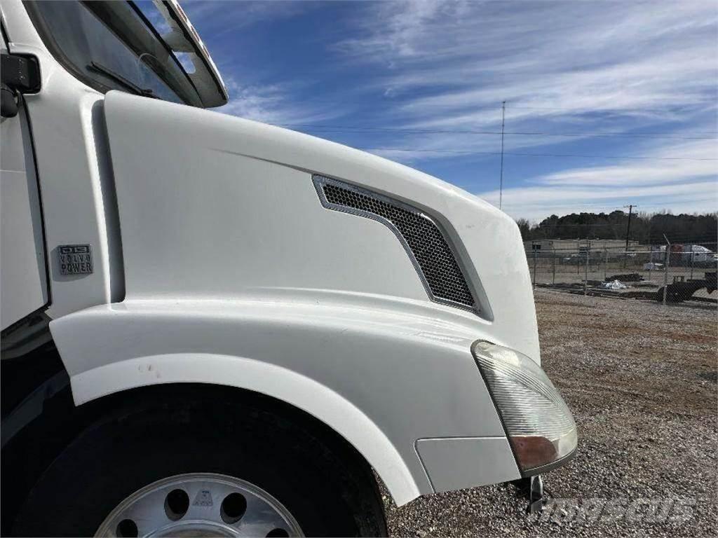 Volvo VNL Коммерческий транспорт - Другие