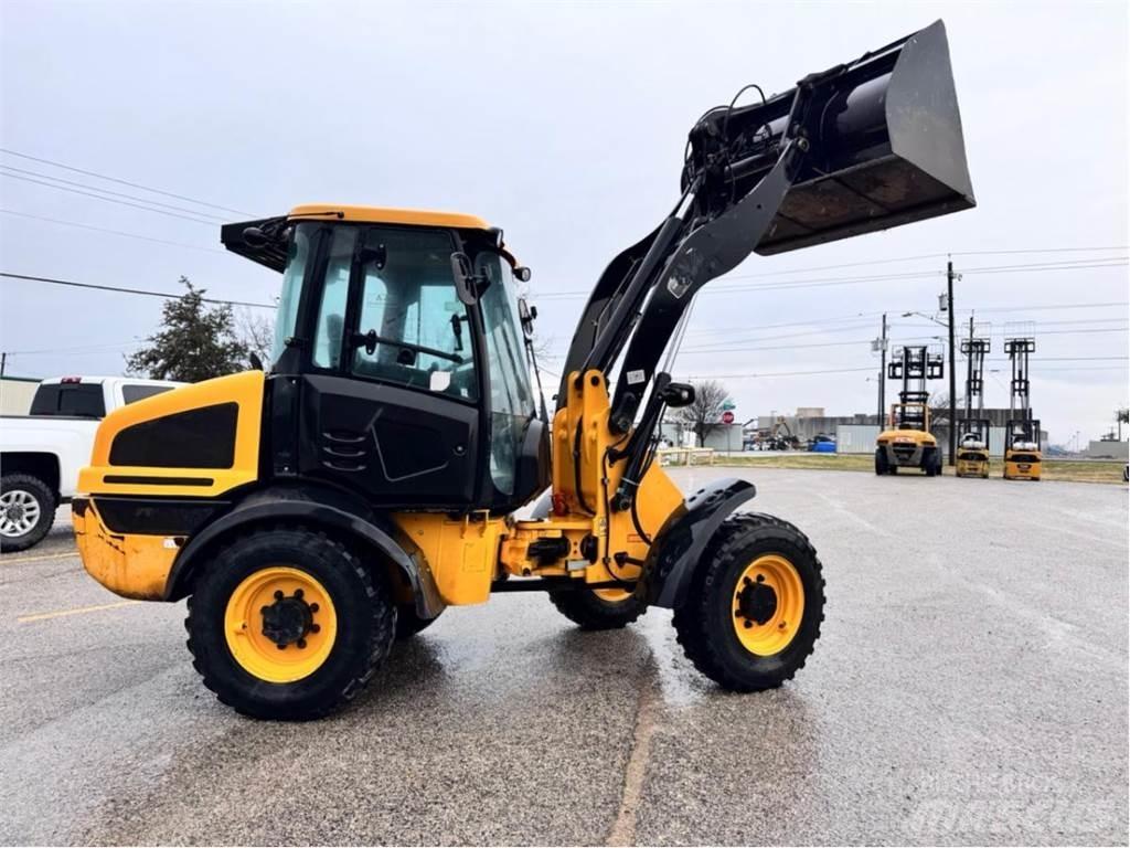 JCB 409 Фронтальные погрузчики