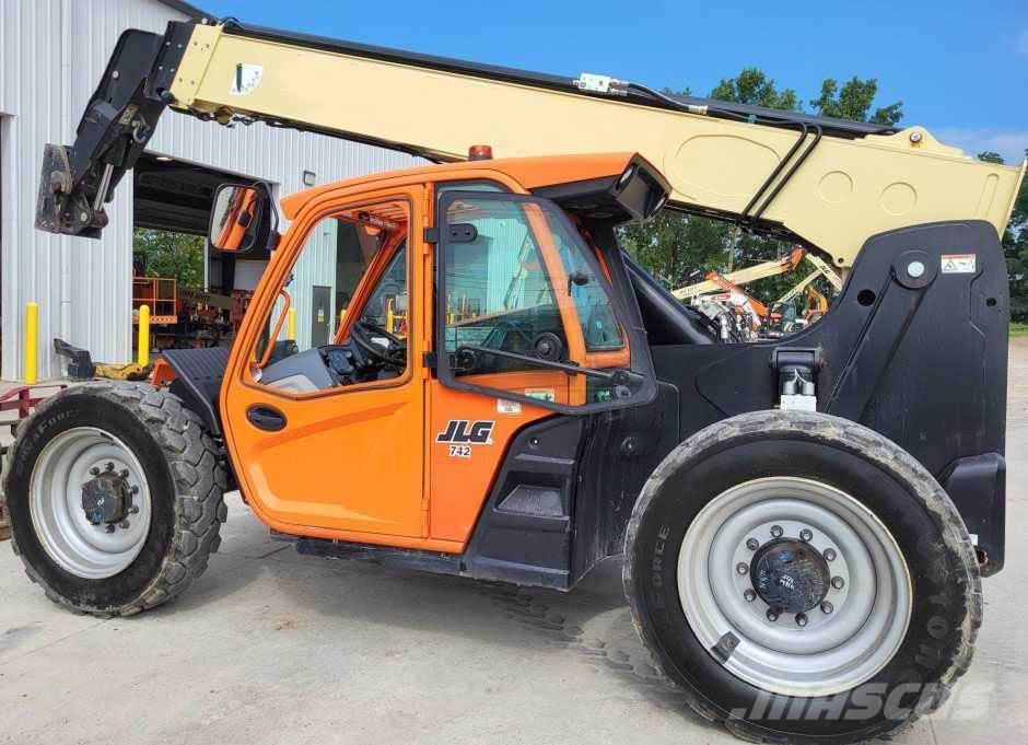 JLG 742 Телескопические погрузчики