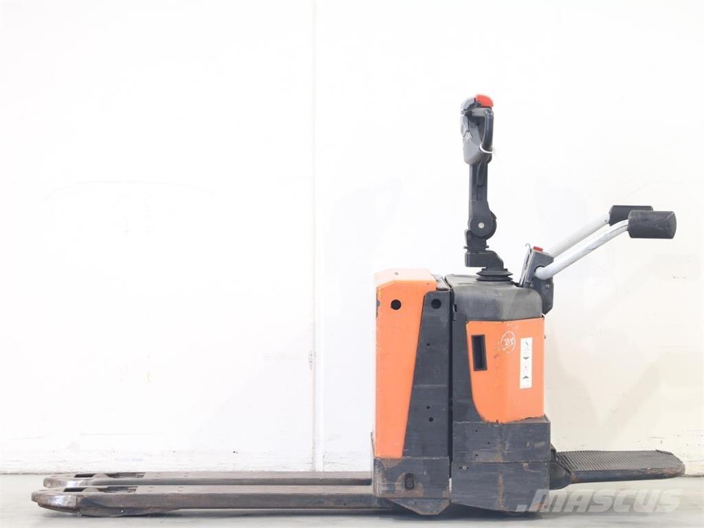 BT LPE200/8 Ручные штабелёры с электроподъёмом