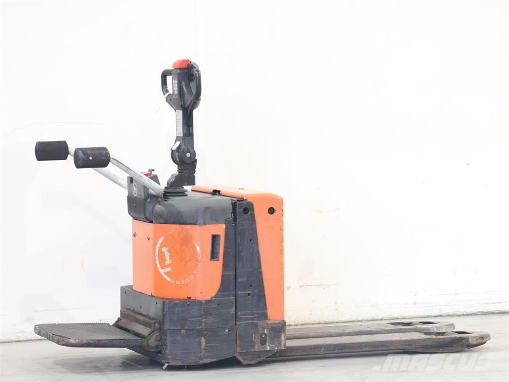 BT LPE200/8 Ручные штабелёры с электроподъёмом