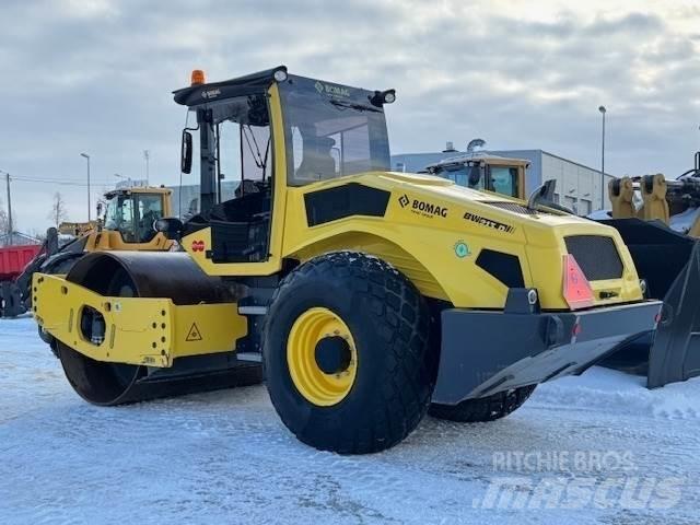 Bomag BW 213D-5 Строительная техника - Другие