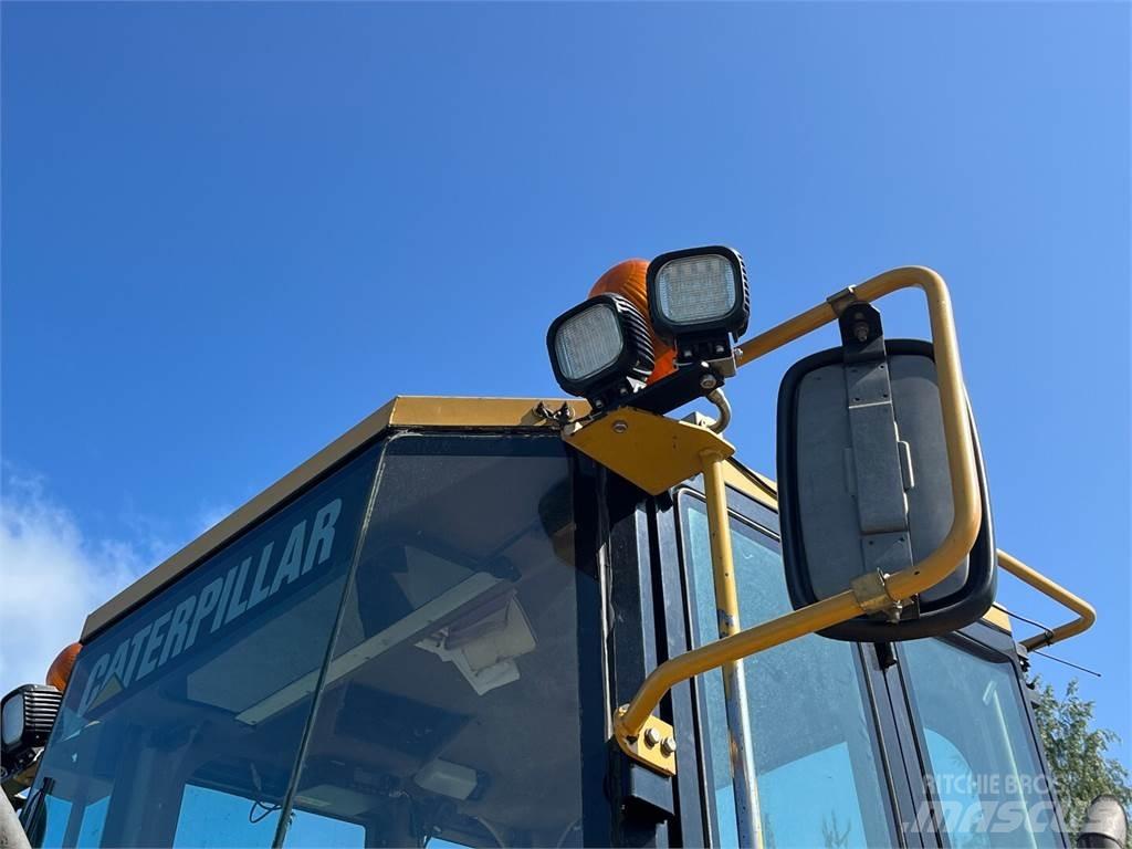 CAT IT24F Фронтальные погрузчики