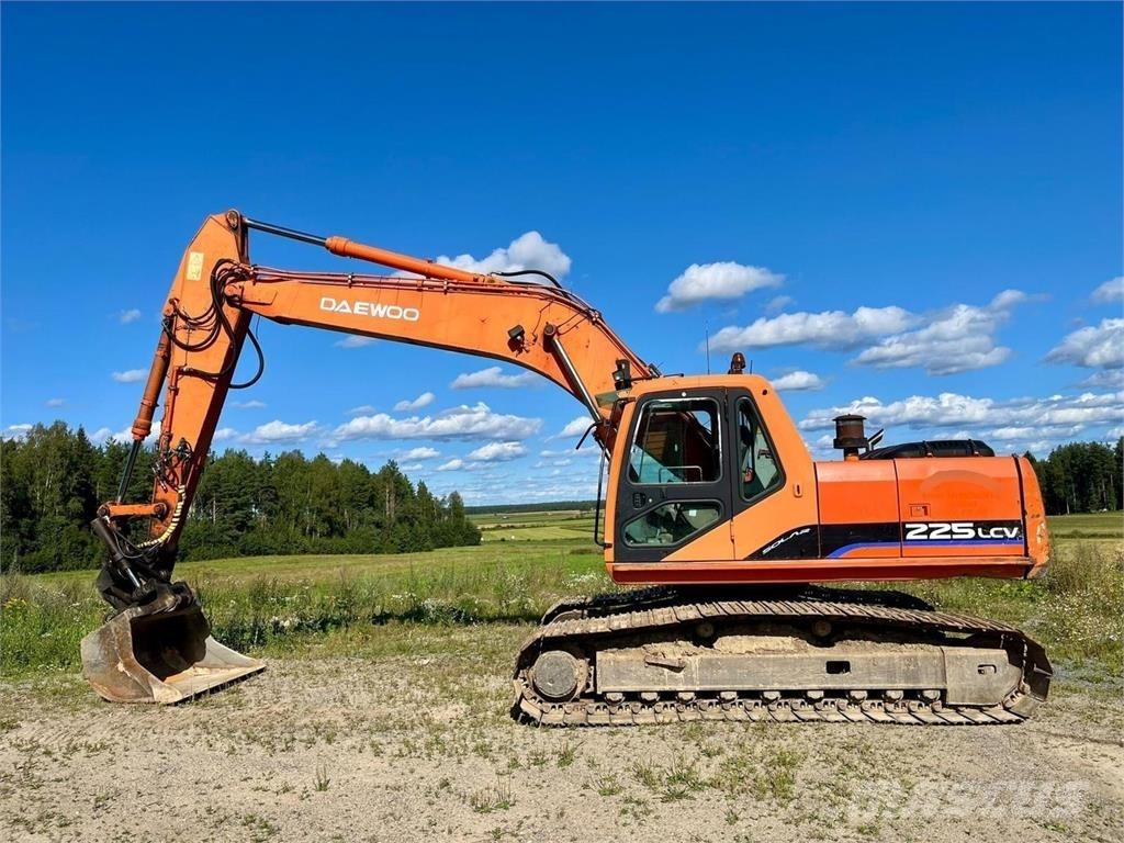 Daewoo 220LC-V Гусеничные экскаваторы