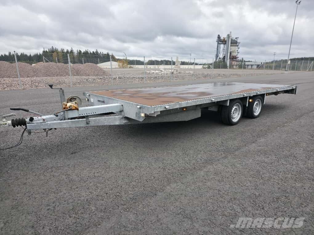 Eduard P4 3000kg Прицепы-платформы/боковая разгрузка