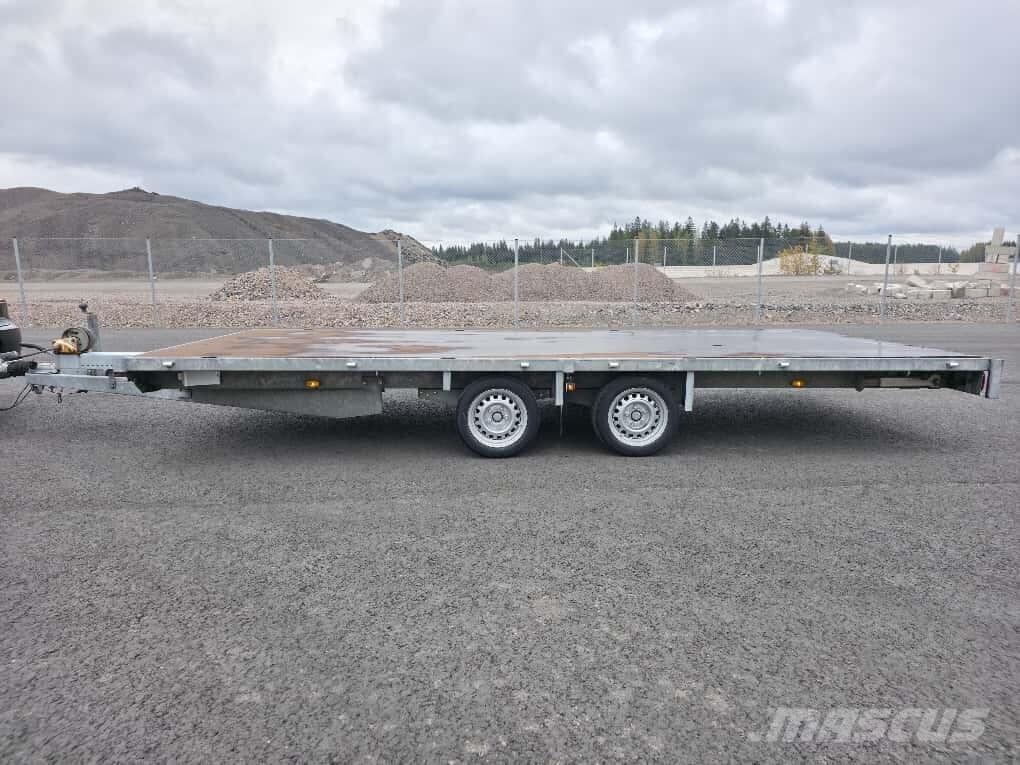Eduard P4 3000kg Прицепы-платформы/боковая разгрузка