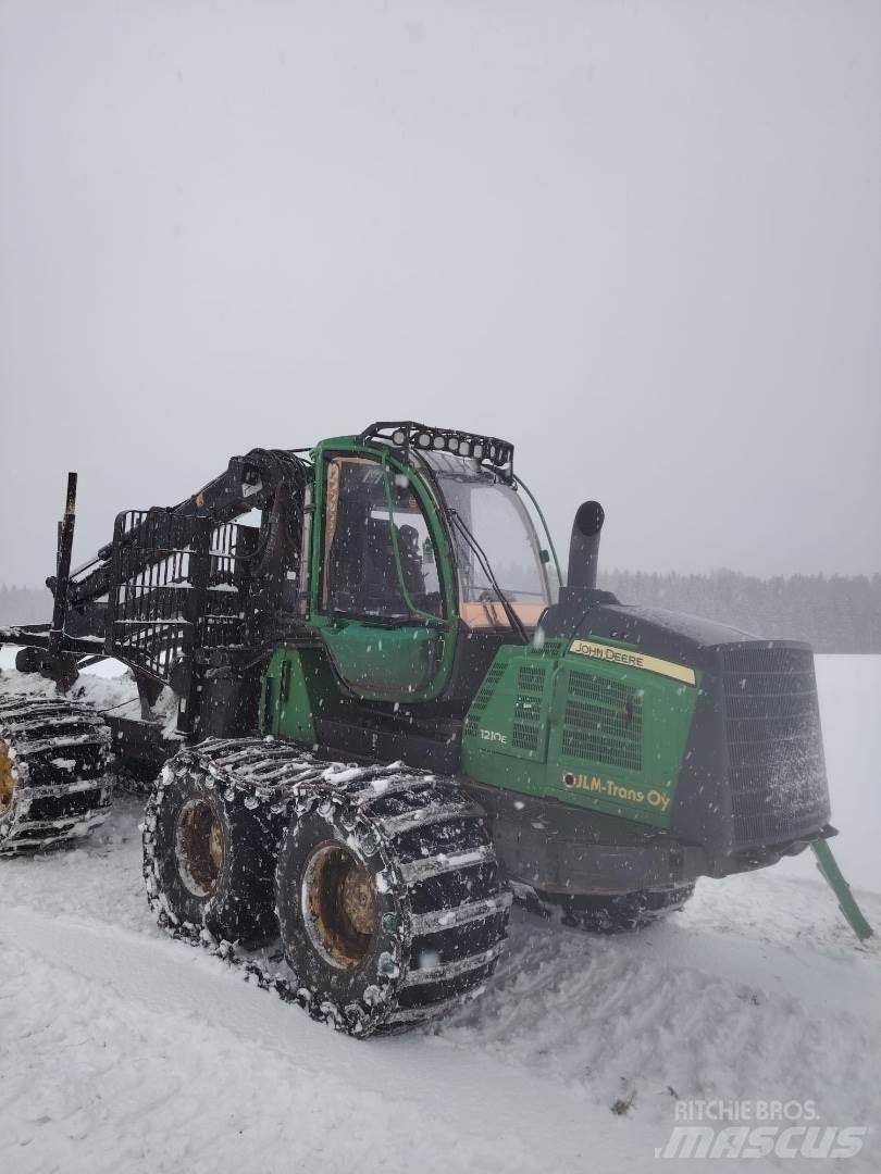 John Deere 1210E Форвардеры