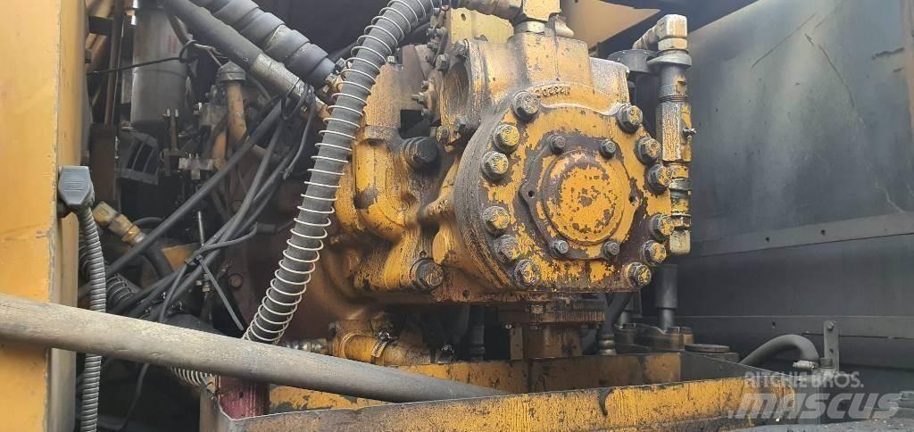 Komatsu PC300-3 Гусеничные экскаваторы