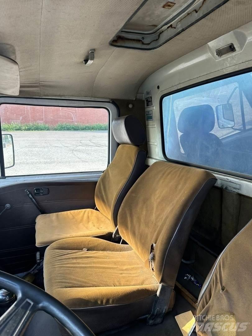 MAN Vw 9.136 Тентованные грузовики