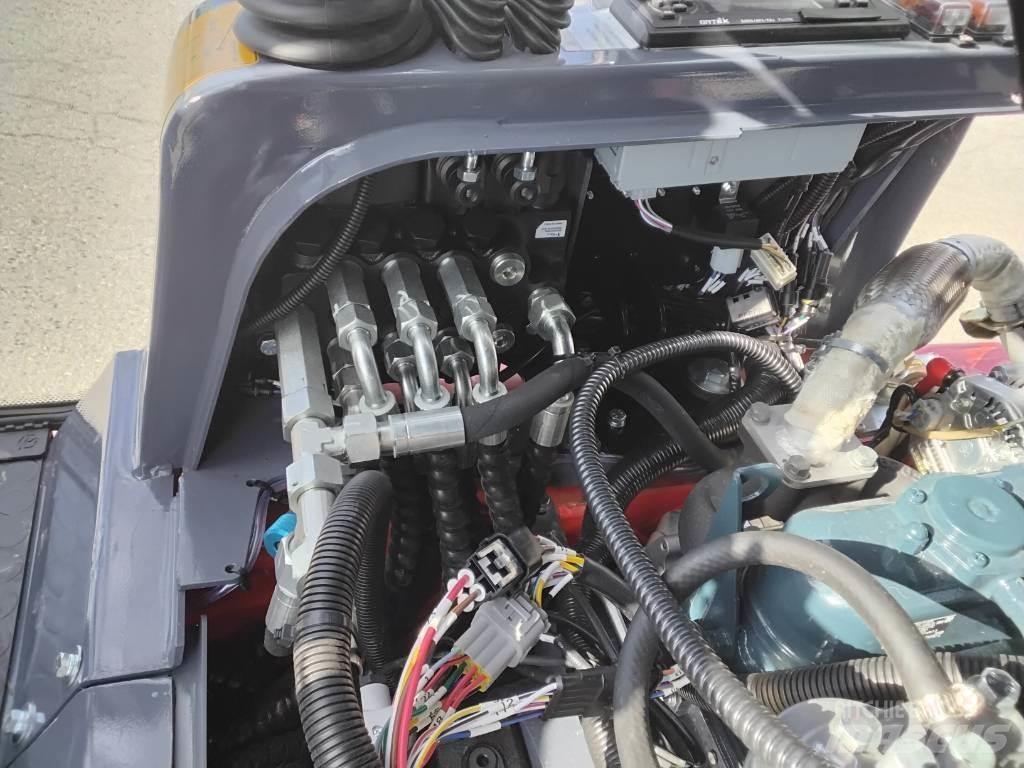 QuattroX QX-810 Малые погрузчики