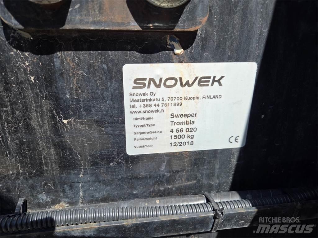 Snowek Trombia Вакуумные уборочные машины
