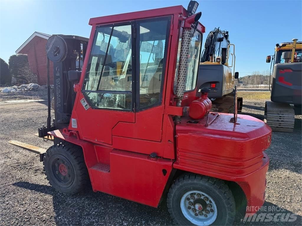 Toyota 02-5 FD35 Дизельные погрузчики