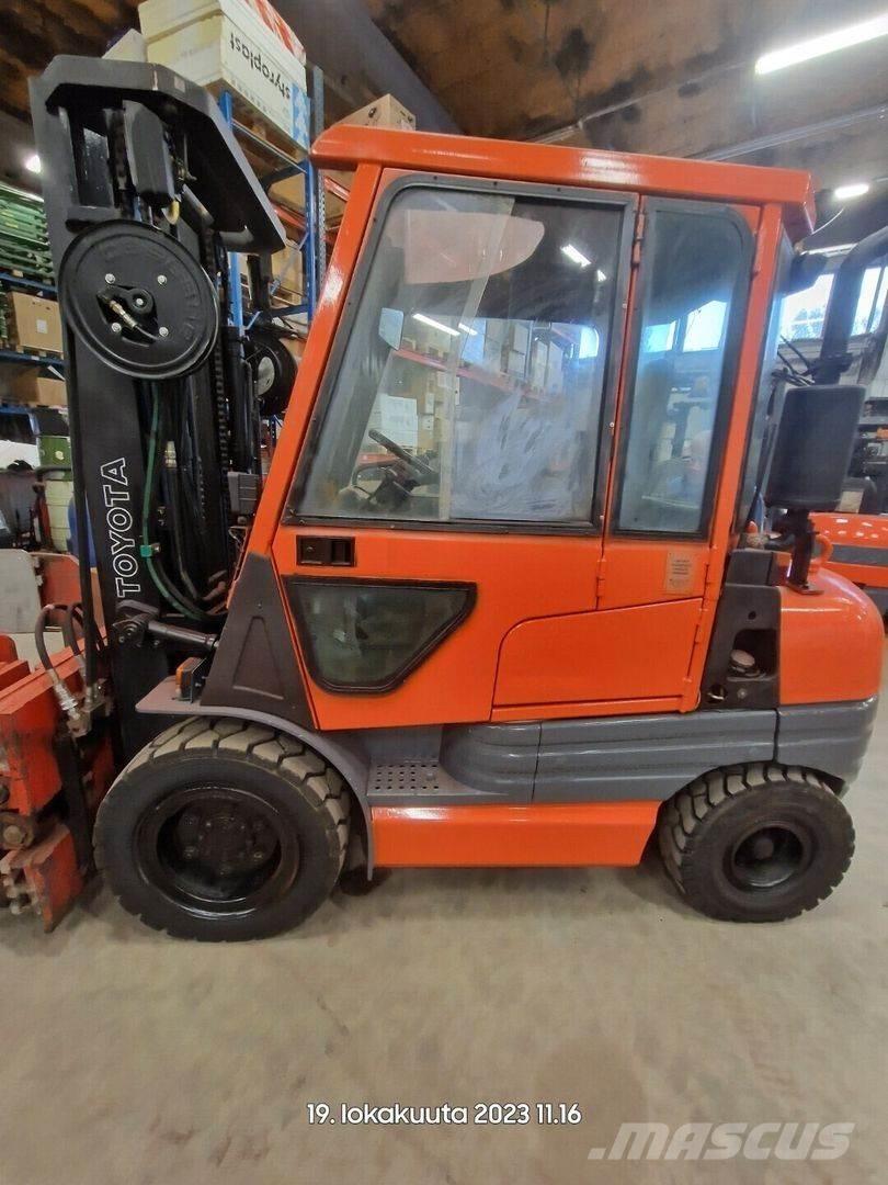 Toyota 02-6FDF30 Дизельные погрузчики