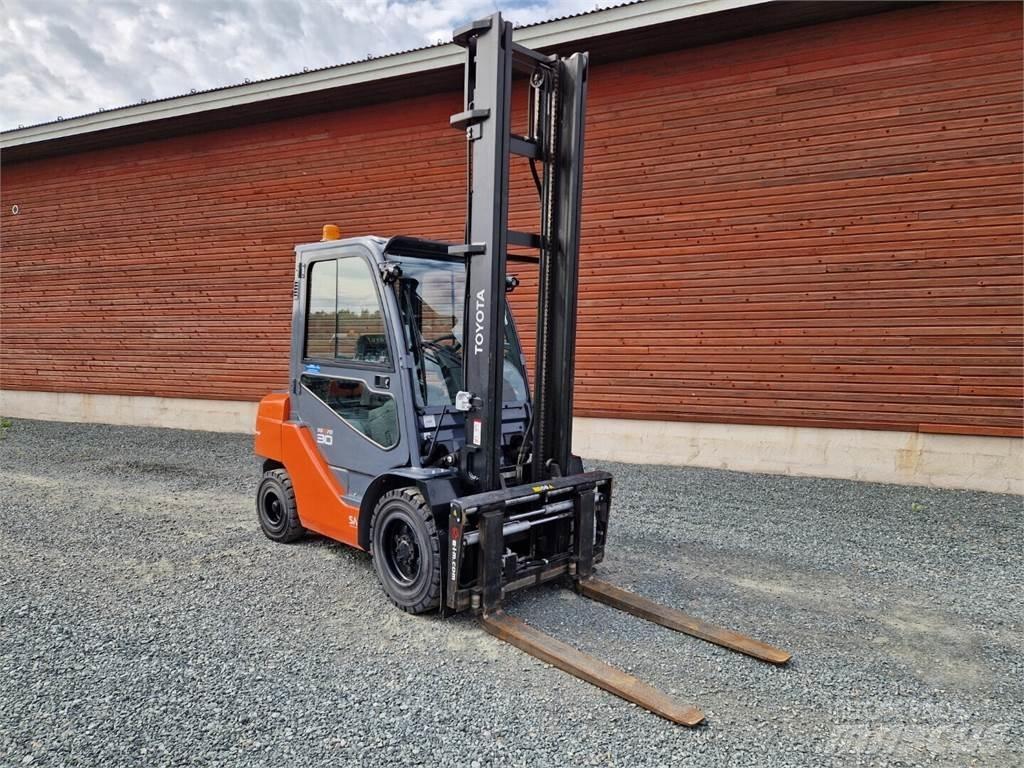 Toyota 02-8FDF30 Дизельные погрузчики