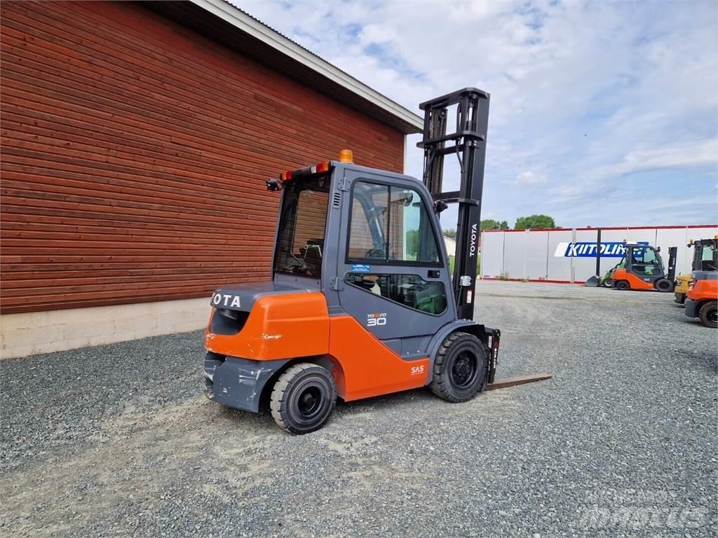 Toyota 02-8FDF30 Дизельные погрузчики