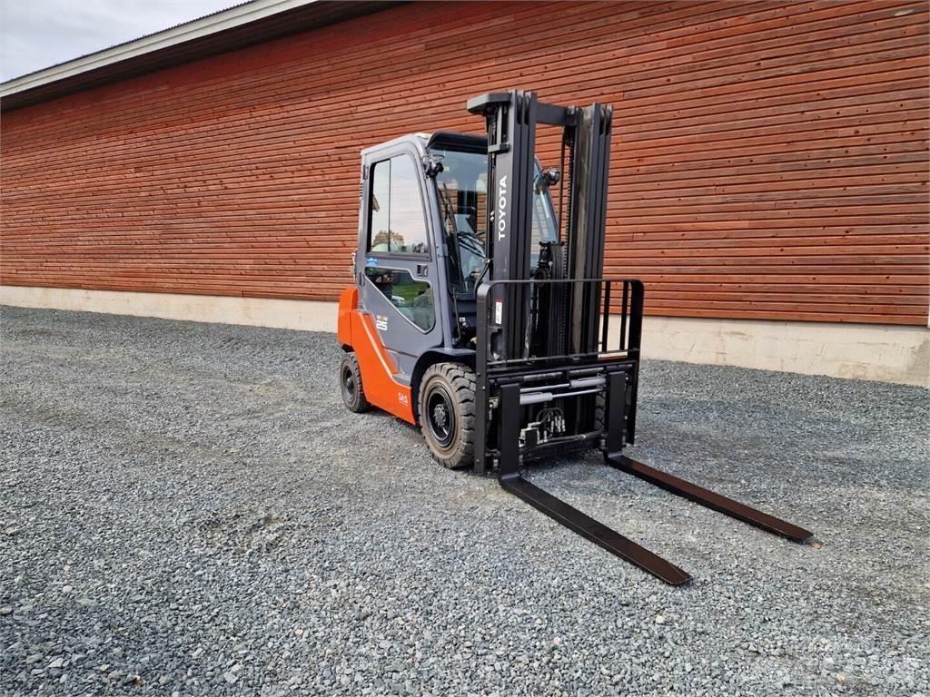 Toyota 02-8FGF25 Газовые погрузчики