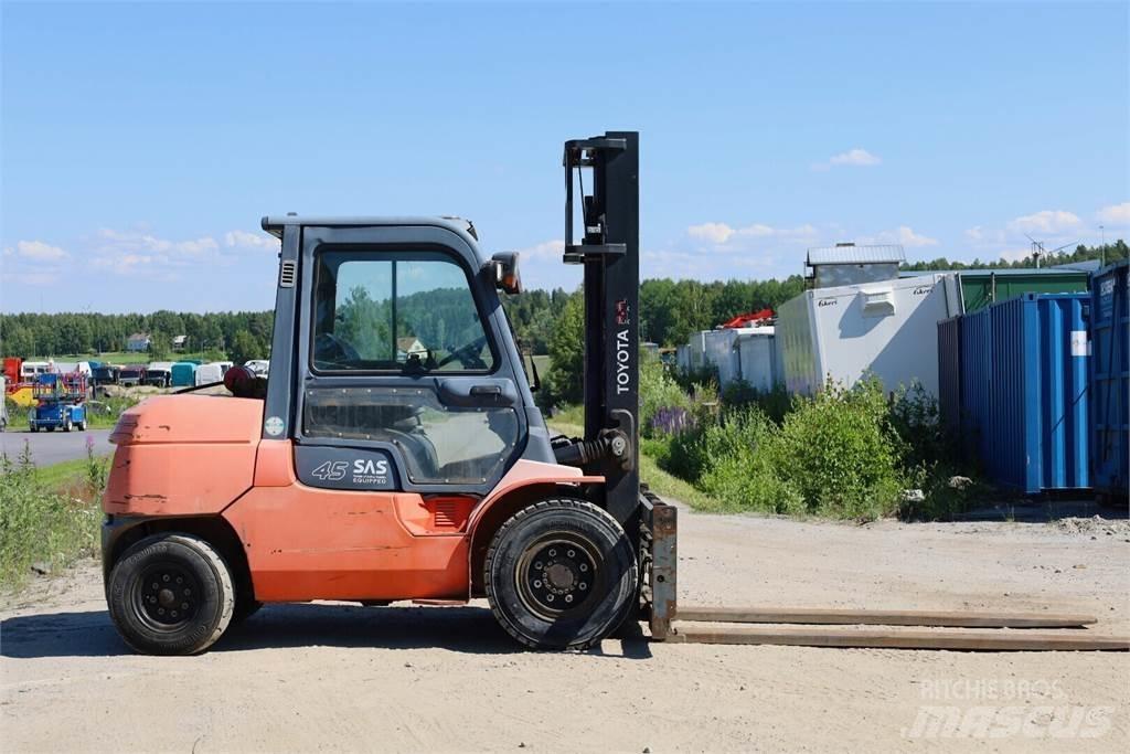 Toyota 7FD40 Дизельные погрузчики