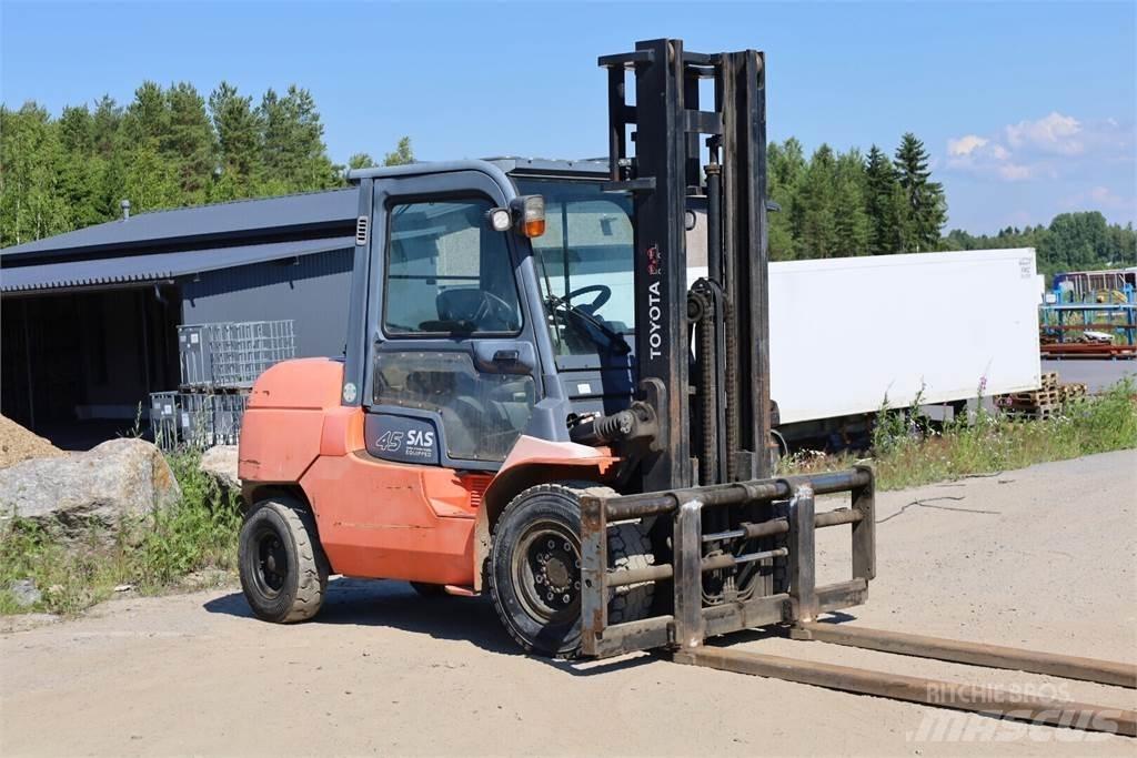 Toyota 7FD40 Дизельные погрузчики