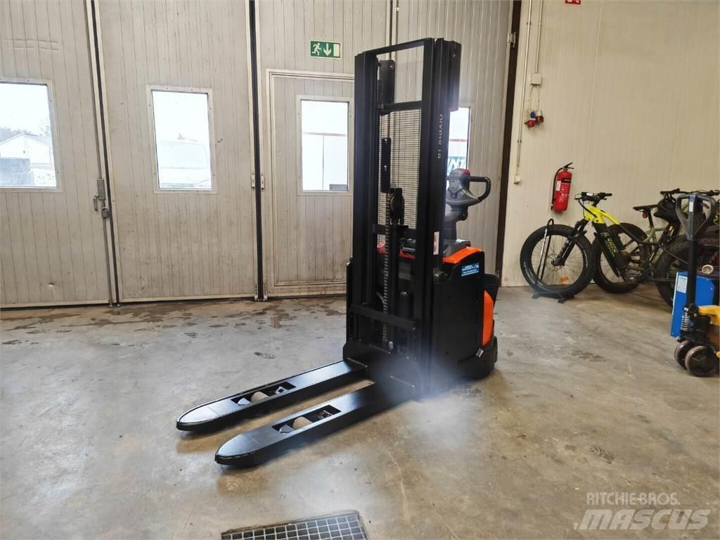 Toyota SWE120L Другие складские механизмы