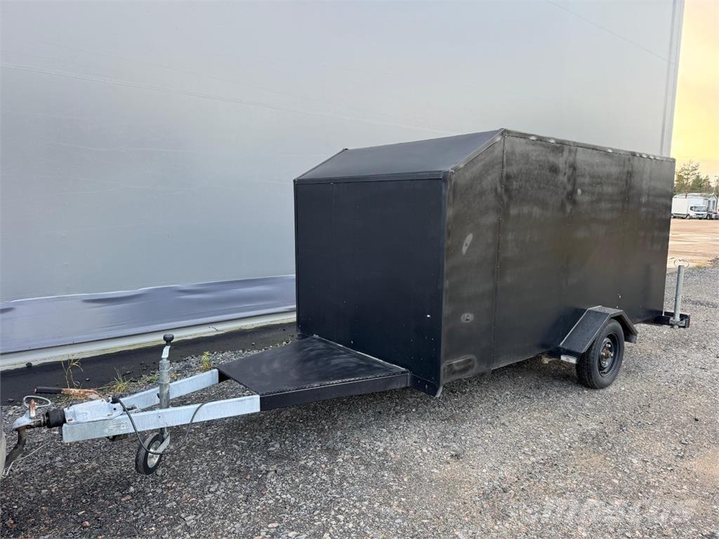  Umpiperäkärry Лёгкие прицепы