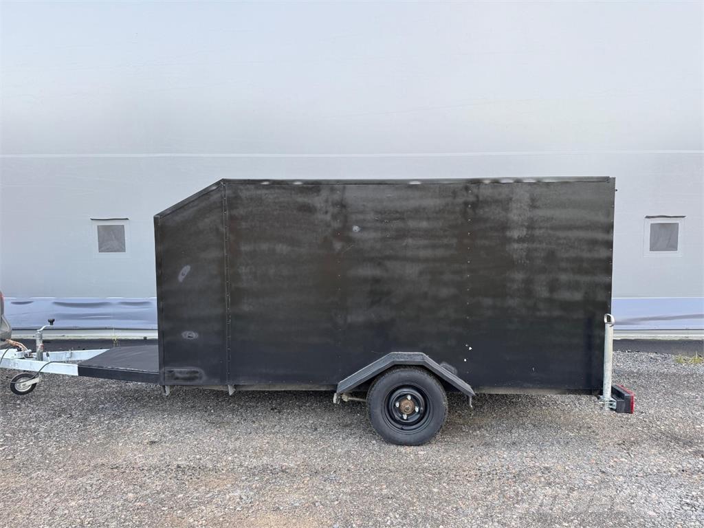  Umpiperäkärry Лёгкие прицепы