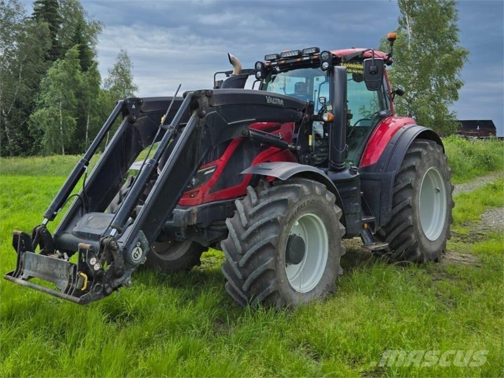 Valtra T144 Versu Трактора