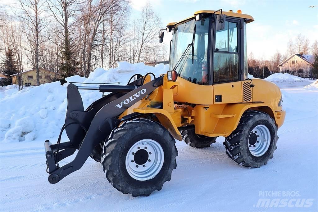 Volvo L30B Pro Фронтальные погрузчики